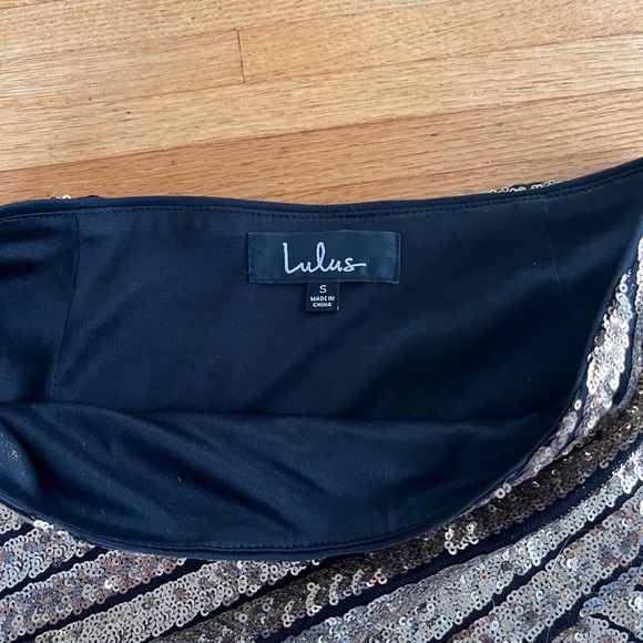 Gold sparkly skirt from Lulus size small - Picture 2 of 3